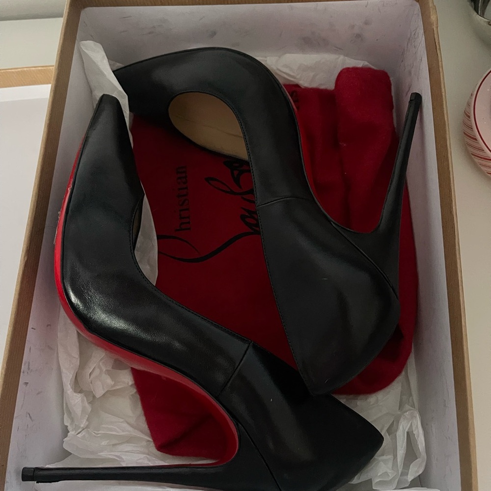 Christian Louboutin So Kate Black Heels - Picture 9 of 12